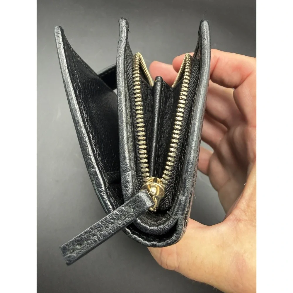 Gucci Vintage Women's Black Leather Bifold Wallet Gold GG Made in Italy